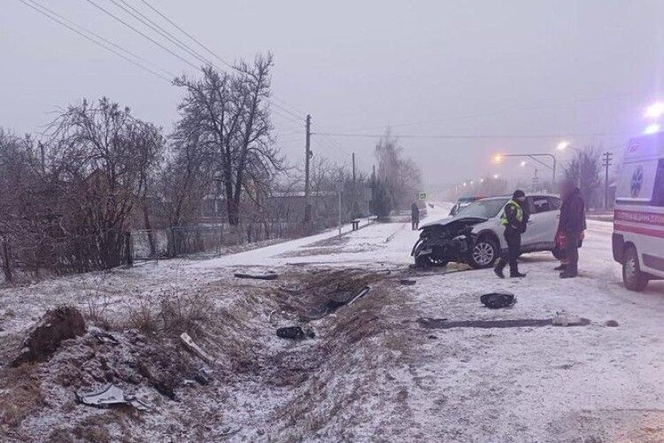 На Волині автівка з'їхала в кювет