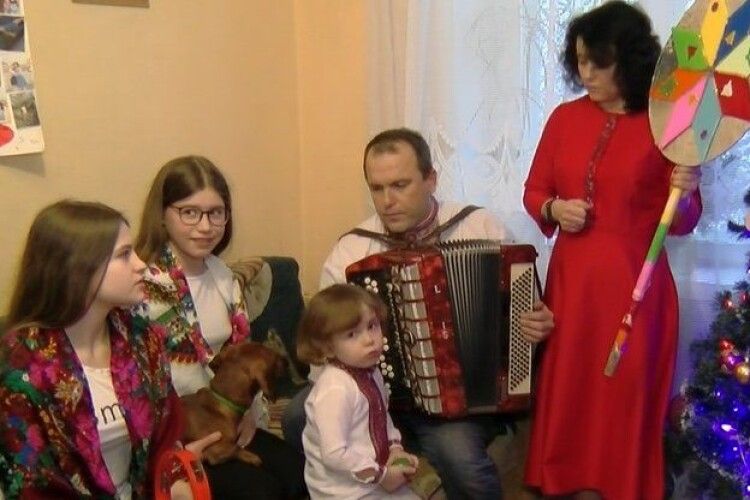 У луцькій родині співають та грають на музичних інструментах усі члени сім'ї