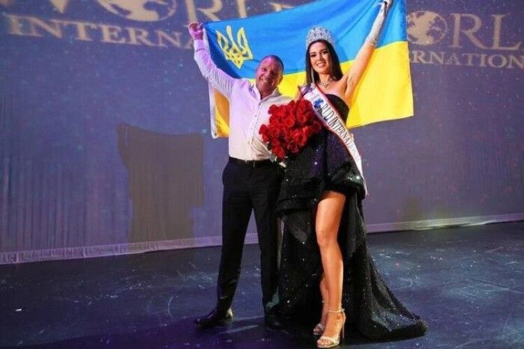 Люб'язно фотографувалася з росіянками: українка-переможниця «Місіс Світу 2023» потрапила у гучний скандал