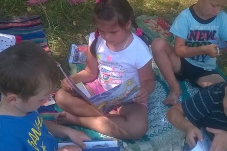 У волинській ОТГ для дітей влаштували «Книжковий пікнік»