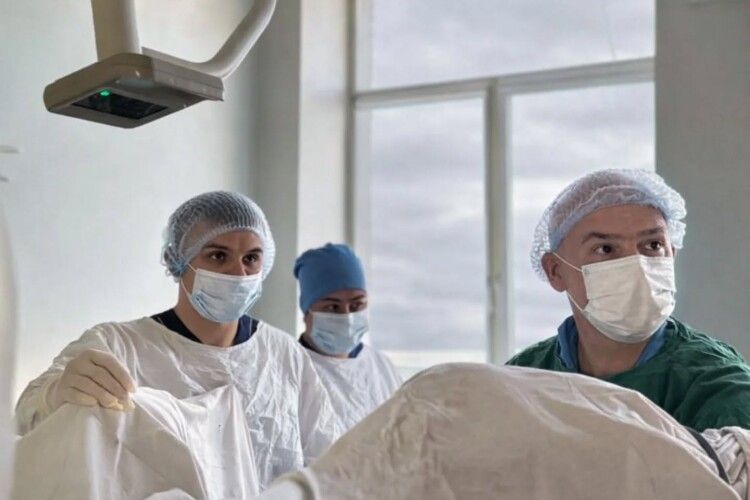 На Волині лікарі видалили уражену нирку через мінімальні розрізи