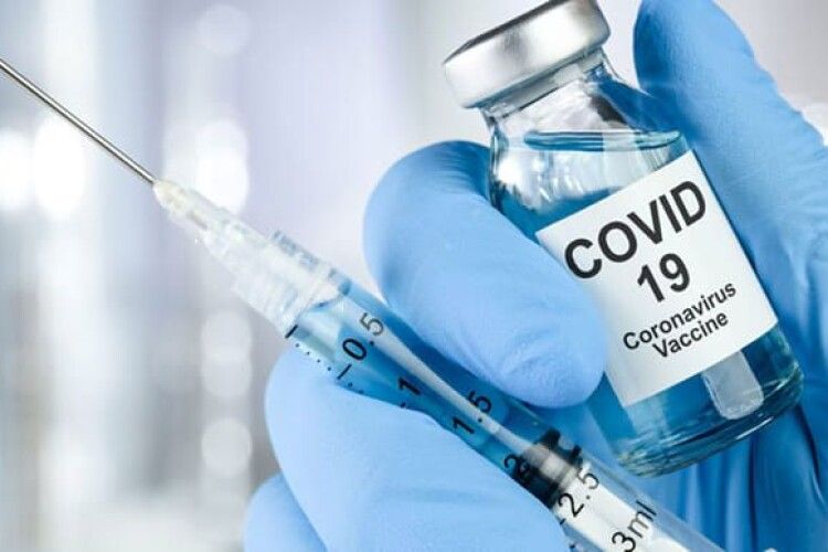 Вакцинація українців на польському кордоні: коли почнеться і скільки коштуватиме