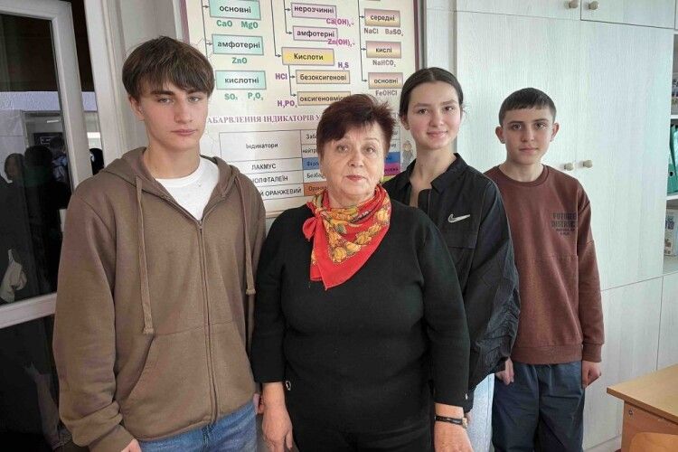 Одразу чотири учні вчительки з Володимира здобули першість на олімпіаді з хімії