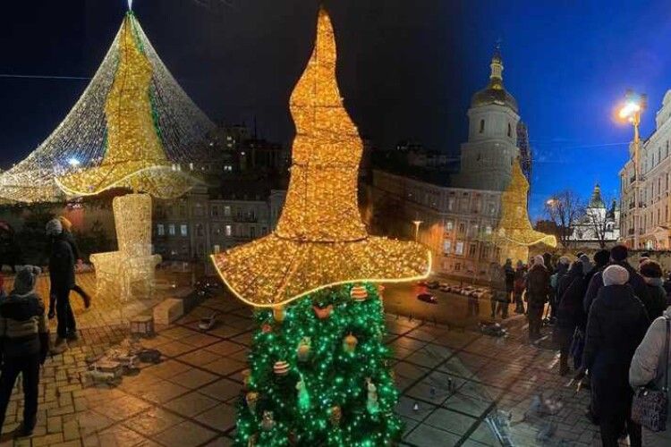 Розповіли, де встановлять скандальний «чаклунський» капелюх