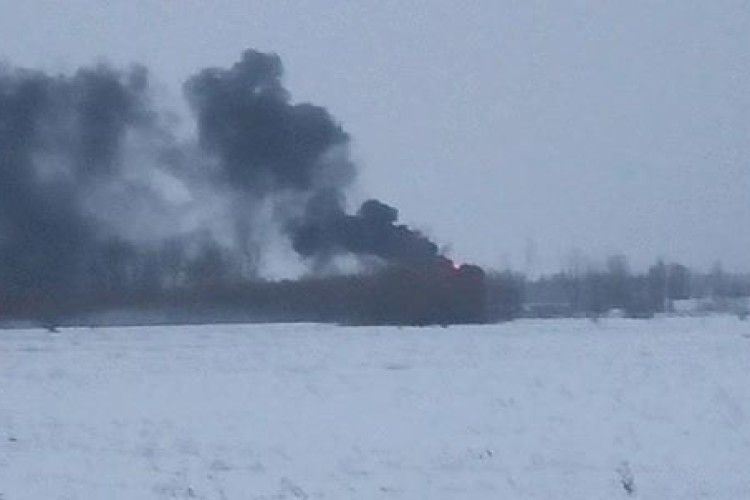 Біля військового аеропорту під Васильковом палає автозаправка