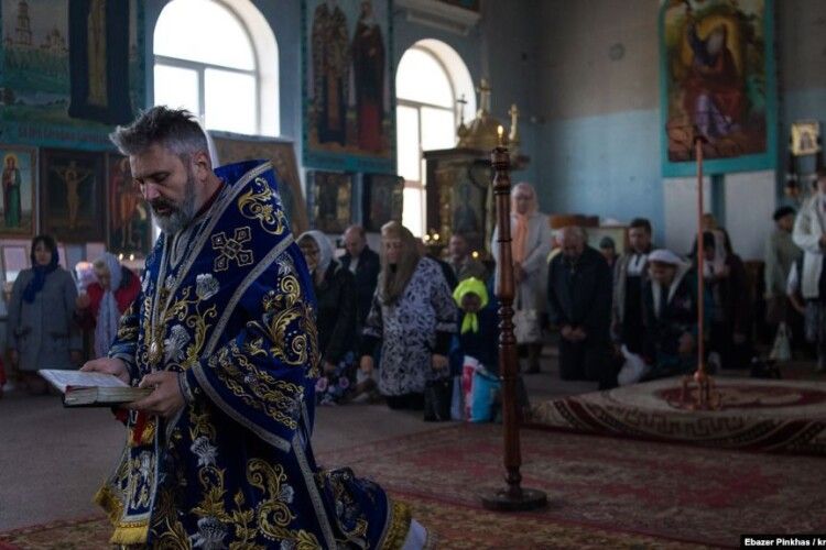 В анексованому Сімферополі прихожани ПЦУ провели жалобну панахиду за жертвами Голодомору