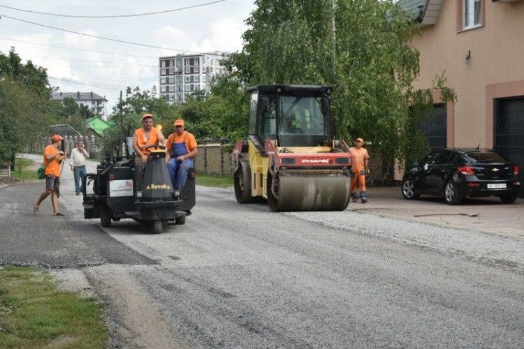 Найдовша вулиця приватного сектору Луцька отримає нове дорожнє покриття  