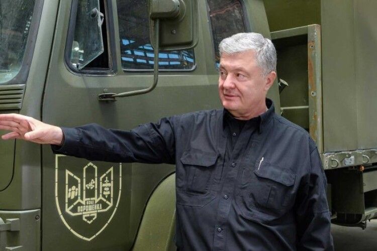 Порошенко показав виробництво техніки для армії: поки росія тероризує Україну — ми конвертуємо свою лють у допомогу ЗСУ