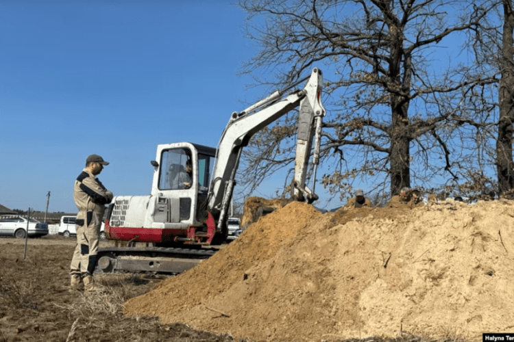 Людські рештки знайшли у перший же день: на Рівненщині розпочали пошуково-ексгумаційні роботи
