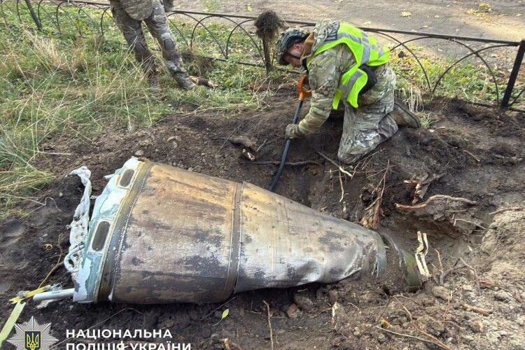 У Києві дві балістичні ракети впали біля житлових будинків і не розірвалися