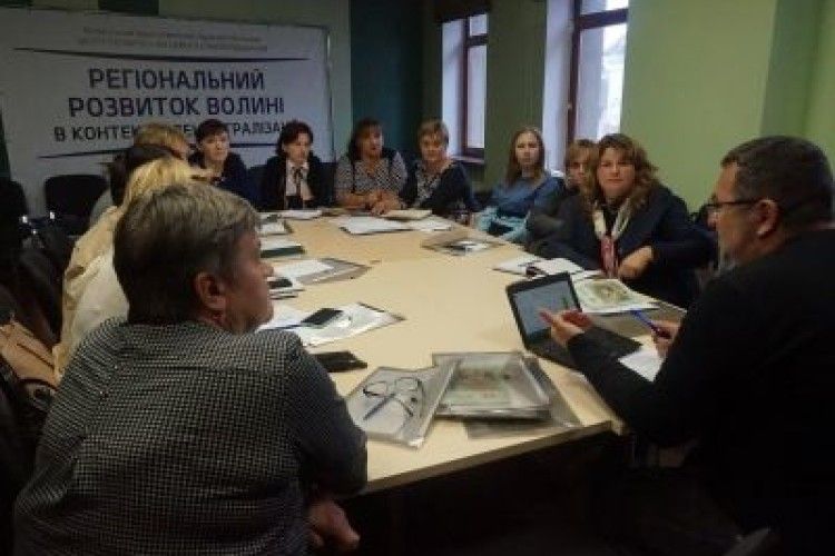 Волинських голів вчили, як зекономити на культурі та освіті