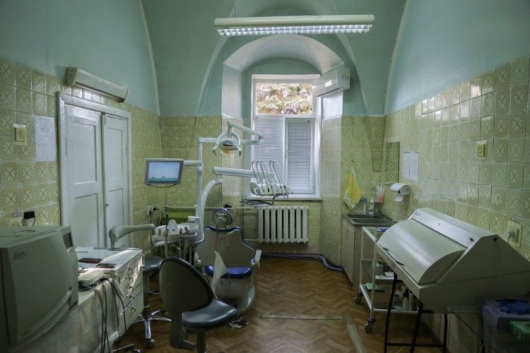 У Луцьку військові медики лікують пацієнтів в оновленій операційній