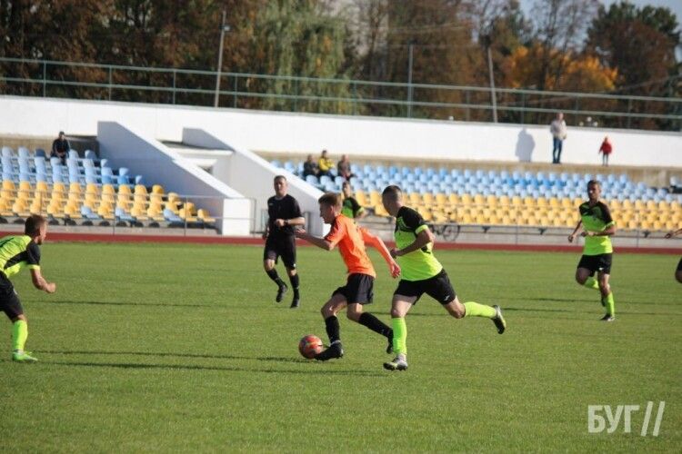 У Нововолинську очікують заключний матч чемпіонату Волині з футболу