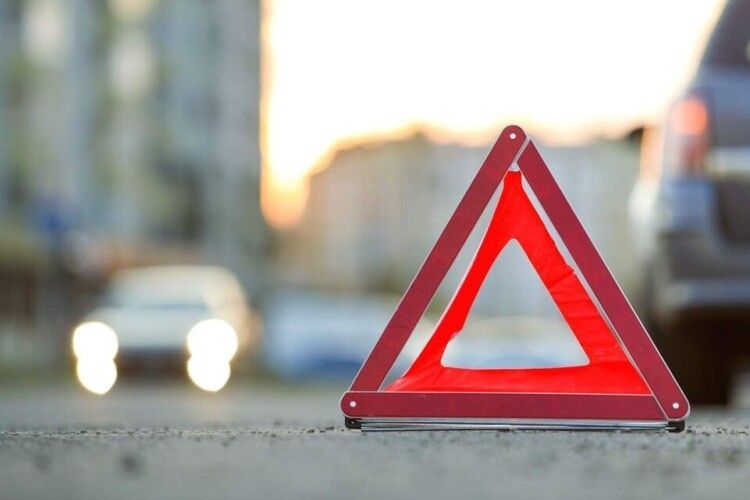 У Луцьку під час хвилини мовчання трапилася аварія (Відео)