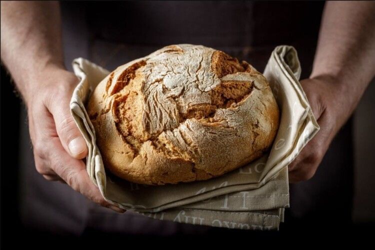 Як приготувати вдома хліб із хрумкою скоринкою