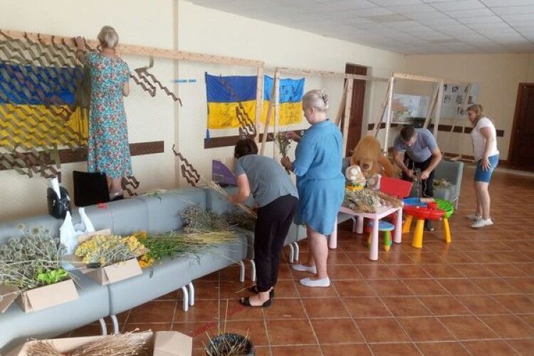 Виручені кошти спрямують на виготовлення маскувальних сіток: на Волині роблять «маковійчики»