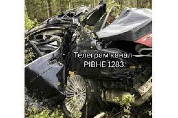 Дрифтували та врізались у паркан: показали відео, як їхав «БМВ» перед смертельною ДТП на Рівненщині