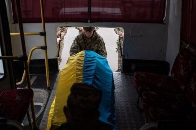 В Україну повернули тіла 49 загиблих Героїв