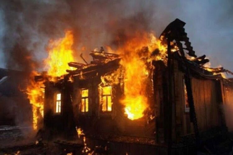 Згоріла хата: у вогні загинули троє дошкільнят і дорослий