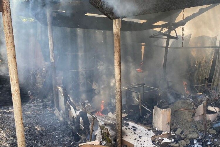 12 вогнеборців змогли врятувати будинок під час пожежі у Клевані-2 (Фото)