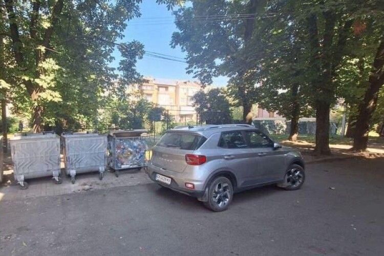У Луцьку покарали водіїв за неналежне паркування