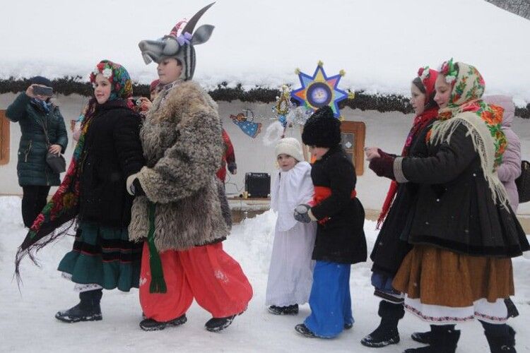 Як змінювалися та про що співали в колядках на Волині