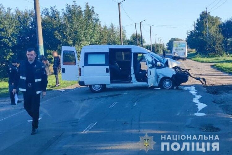 У Володимирі-Волинському п’яний водій врізався у маршрутку: 16-річна дівчина у лікарні 