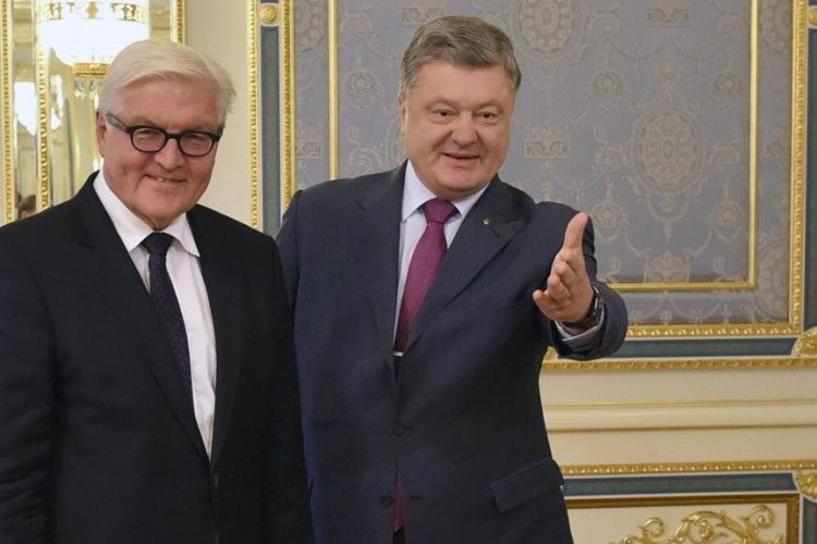Порошенко поговорить зі Штайнмаєром про миротворців на Донбасі