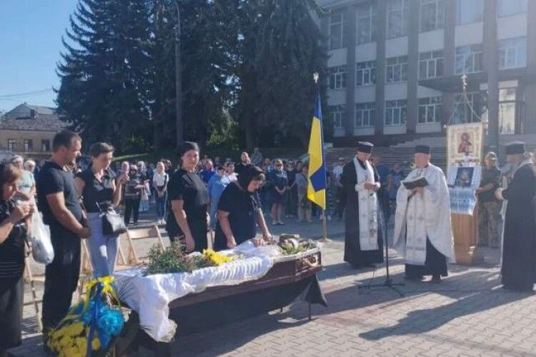 На Рівненщині виник скандал через поховання солдата без військових почестей