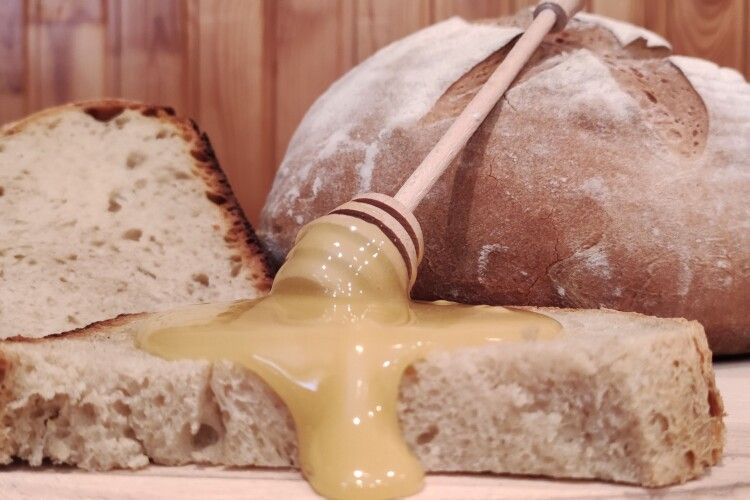 На Волині почали виробляти крем-мед: що це таке і з чим його їдять (Фото, відео)