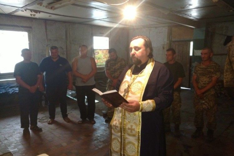 Камінь-Каширські волонтери та священик відвідали військовослужбовців ЗСУ на Сході України
