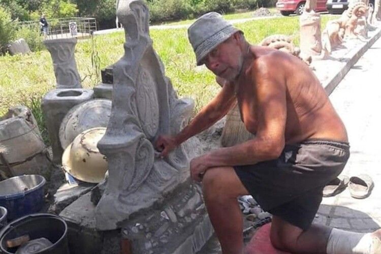 Волинський скульптор облаштовує «Галерейну набережну» у Луцьку (Фото, відео)