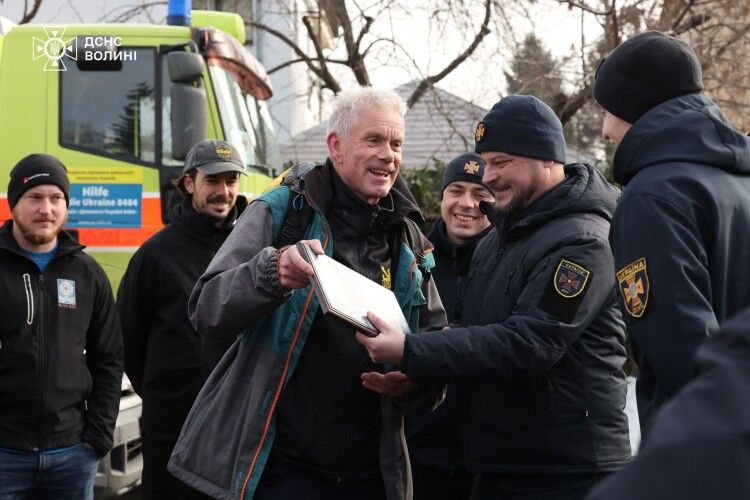 Волинські рятувальники отримали спецтехніку від швейцарських волонтерів