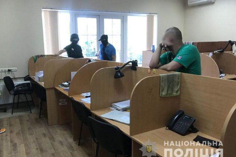 Кол-центр «екстрасенсів» з Києва виманював з клієнтів по… $40-60 тис.! 