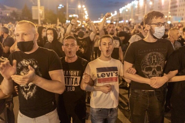 У Мінську почалися масові затримання протестувальників