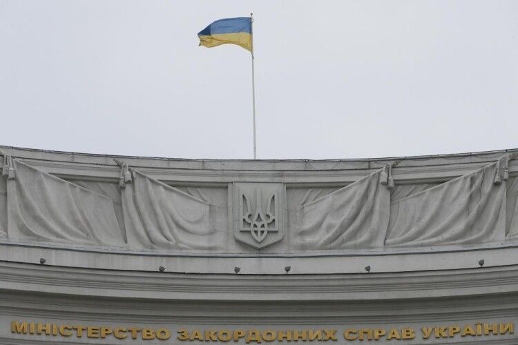 Україна висилає старшого дипломата посольства Росії в Києві