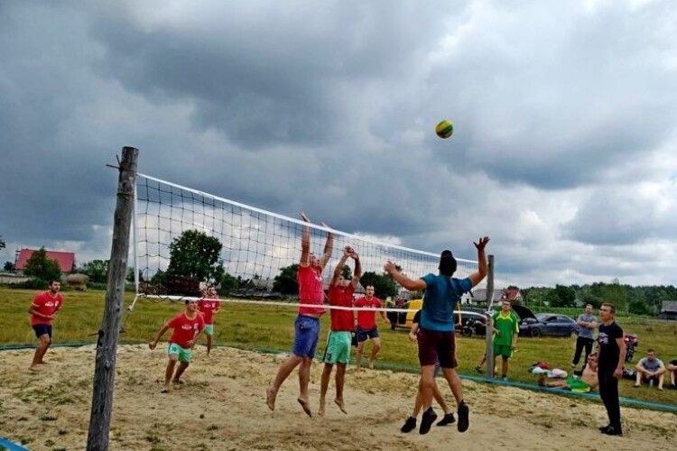 На Любомльщині відбувся турнір із волейболу між сільськими командами 