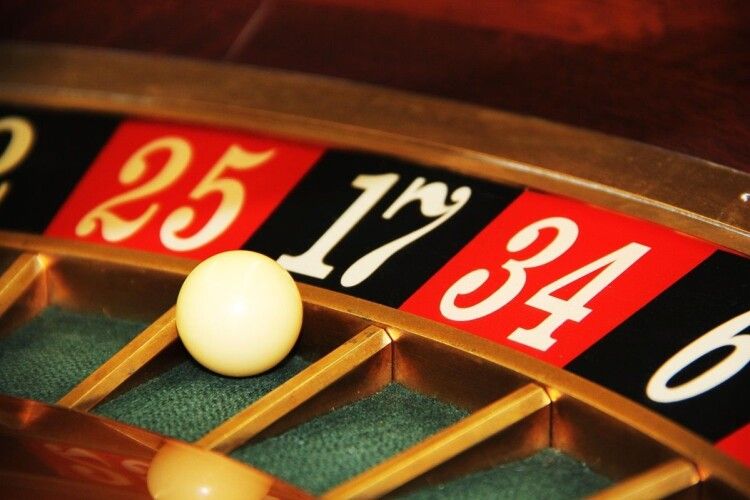 У Сінгапурі чоловік виграв 4 млн у казино і… помер від хвилювання