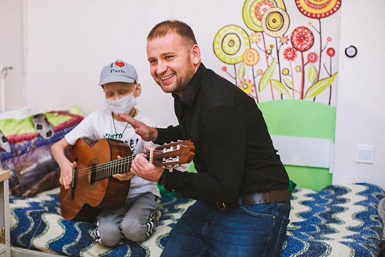 Терапія під гітару: ці діти вміють слухати музику серцем (суботня добірка)