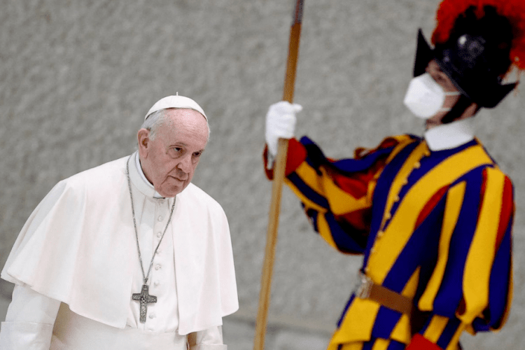 Папа Римський порушив всі протоколи і сам пішов до посла фашистської Росії просити за Україну