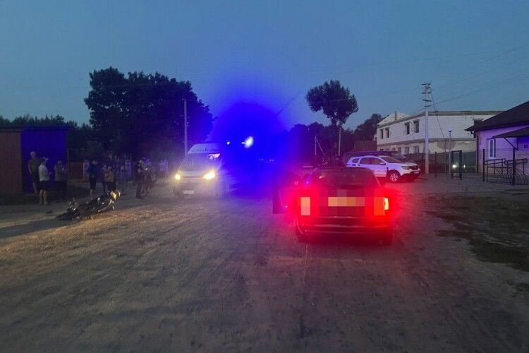 У селі на Волині мотоцикліст потрапив під колеса автівки
