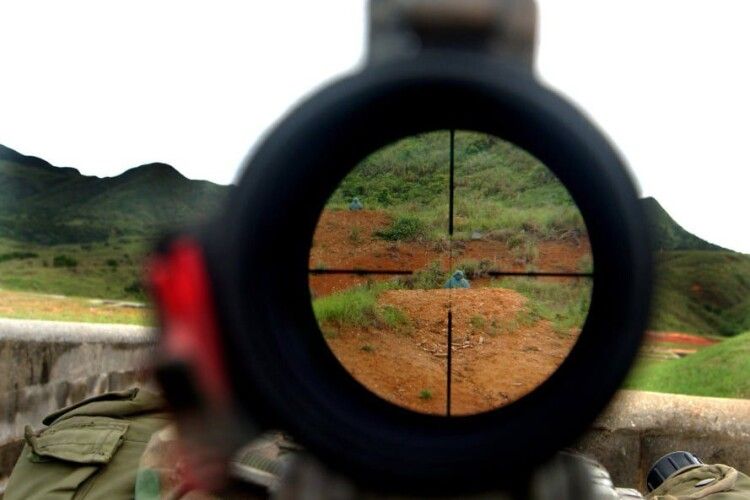 Поцілив у потрібний гвинтик: український снайпер-прикордонник філігранно «приземлив» ворожий дрон  