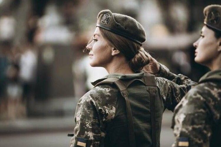 У Раду внесли законопроект про добровільний військовий облік для жінок
