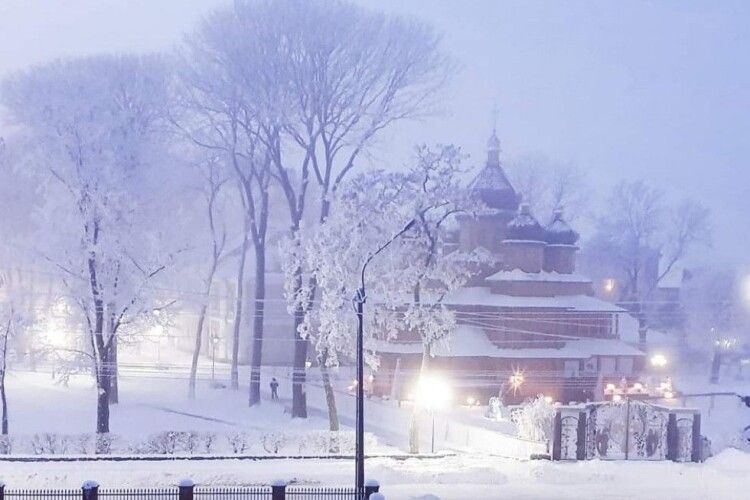 Показали, як на Волині засипало снігом княже місто (Фото)
