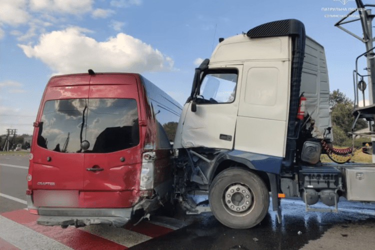 Поблизу Луцька сталася ДТП за участю трьох автомобілів (Відео)