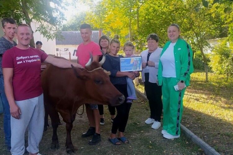 Переселенцям з Донеччини подарували рогату Джавеліну