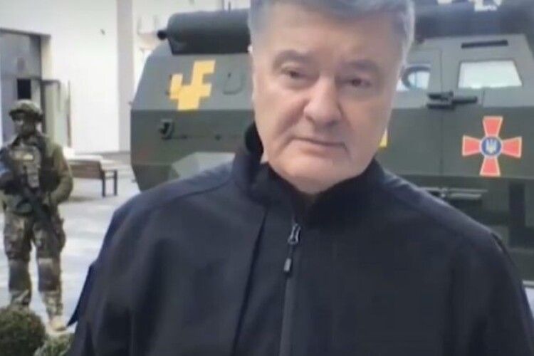Порошенко емоційно звернувся до росіян, які виїхали в Грузію: не мовчіть, вам не вдасться просто «пересидіти» цю війну (Відео)