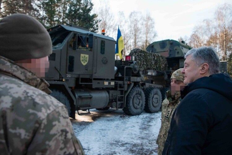 Більше двох десятків тягачів Foden 8×6 Сarrier: Порошенко повідомив про нову партію техніки для ЗСУ (Фото)