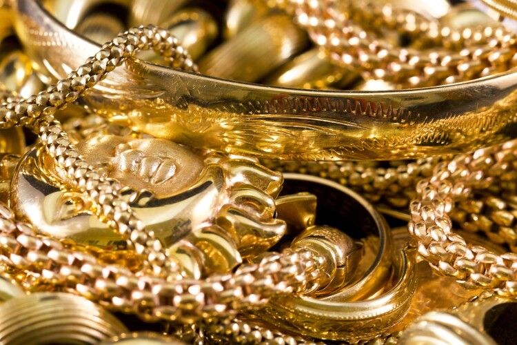 Золото підіймається в ціні через напруження у відносинах США та Ірану