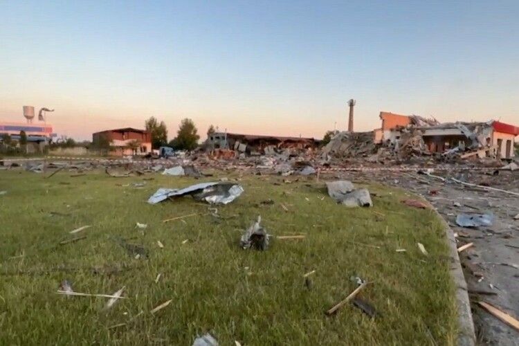 Як на Рівненщині обстежують пошкоджені об’єкти від авіаудару росії